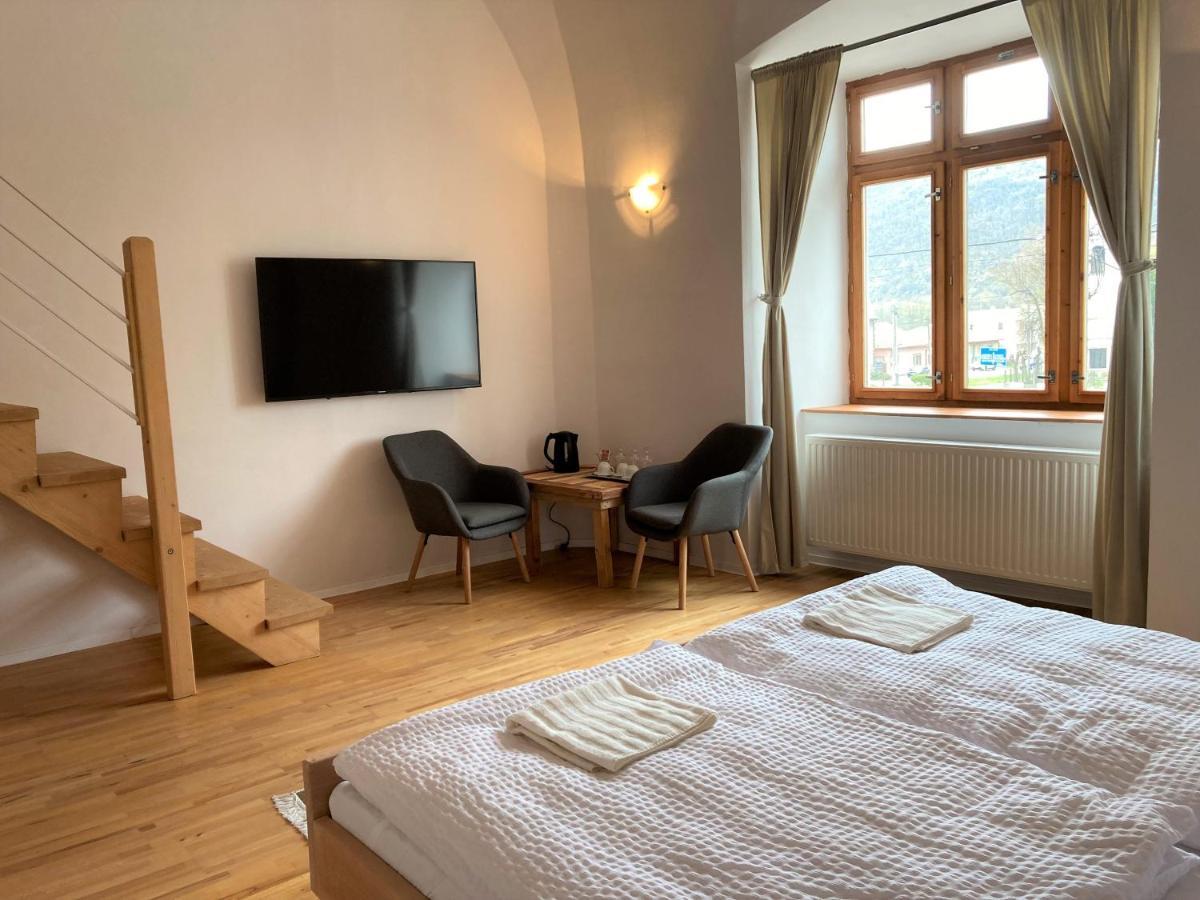 Bed & Breakfast Hugo Plesivec Екстер'єр фото