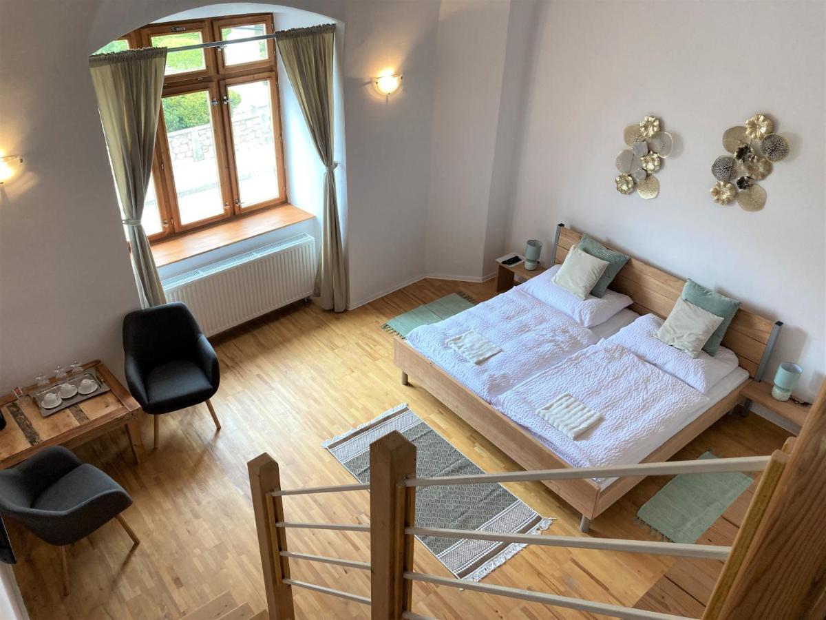 Bed & Breakfast Hugo Plesivec Екстер'єр фото