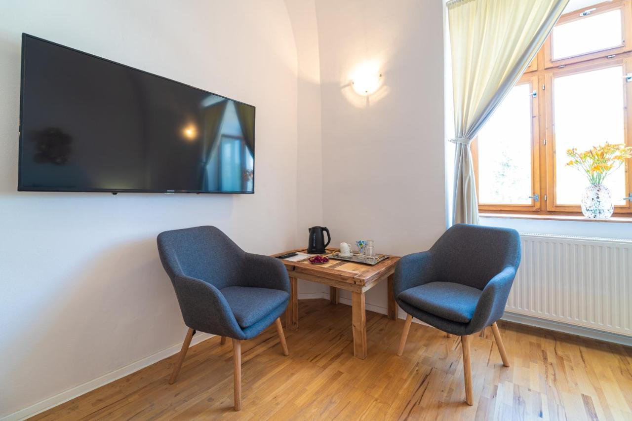 Bed & Breakfast Hugo Plesivec Екстер'єр фото