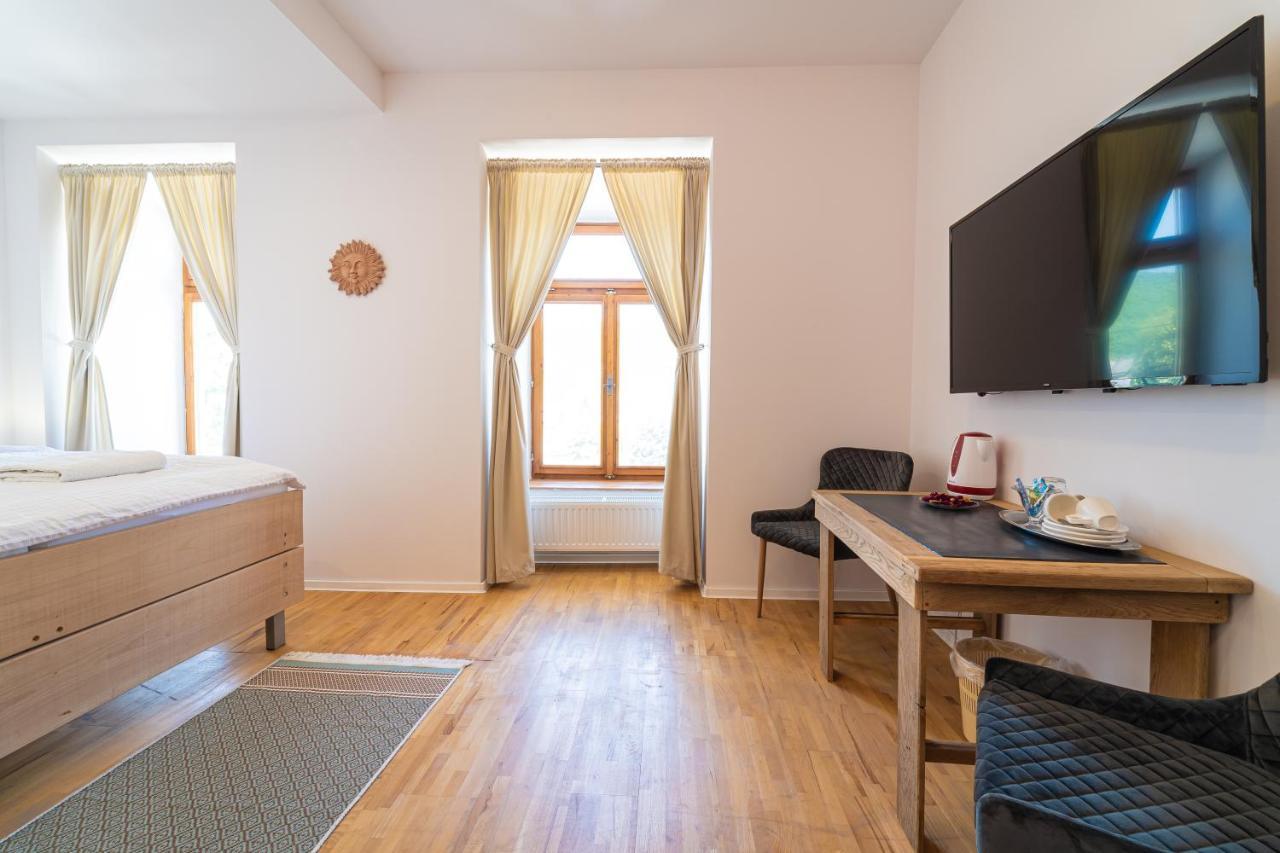 Bed & Breakfast Hugo Plesivec Екстер'єр фото