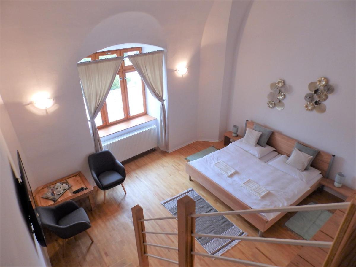 Bed & Breakfast Hugo Plesivec Екстер'єр фото