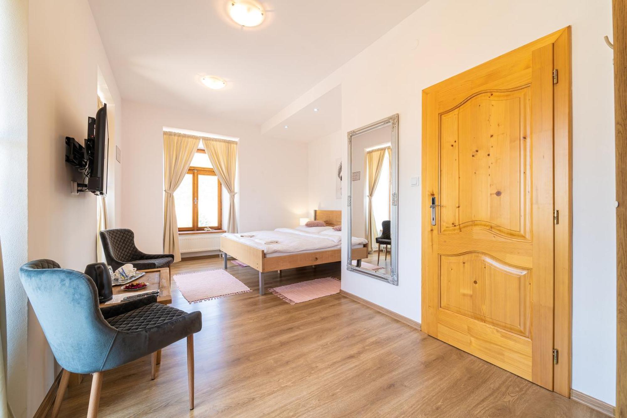Bed & Breakfast Hugo Plesivec Екстер'єр фото