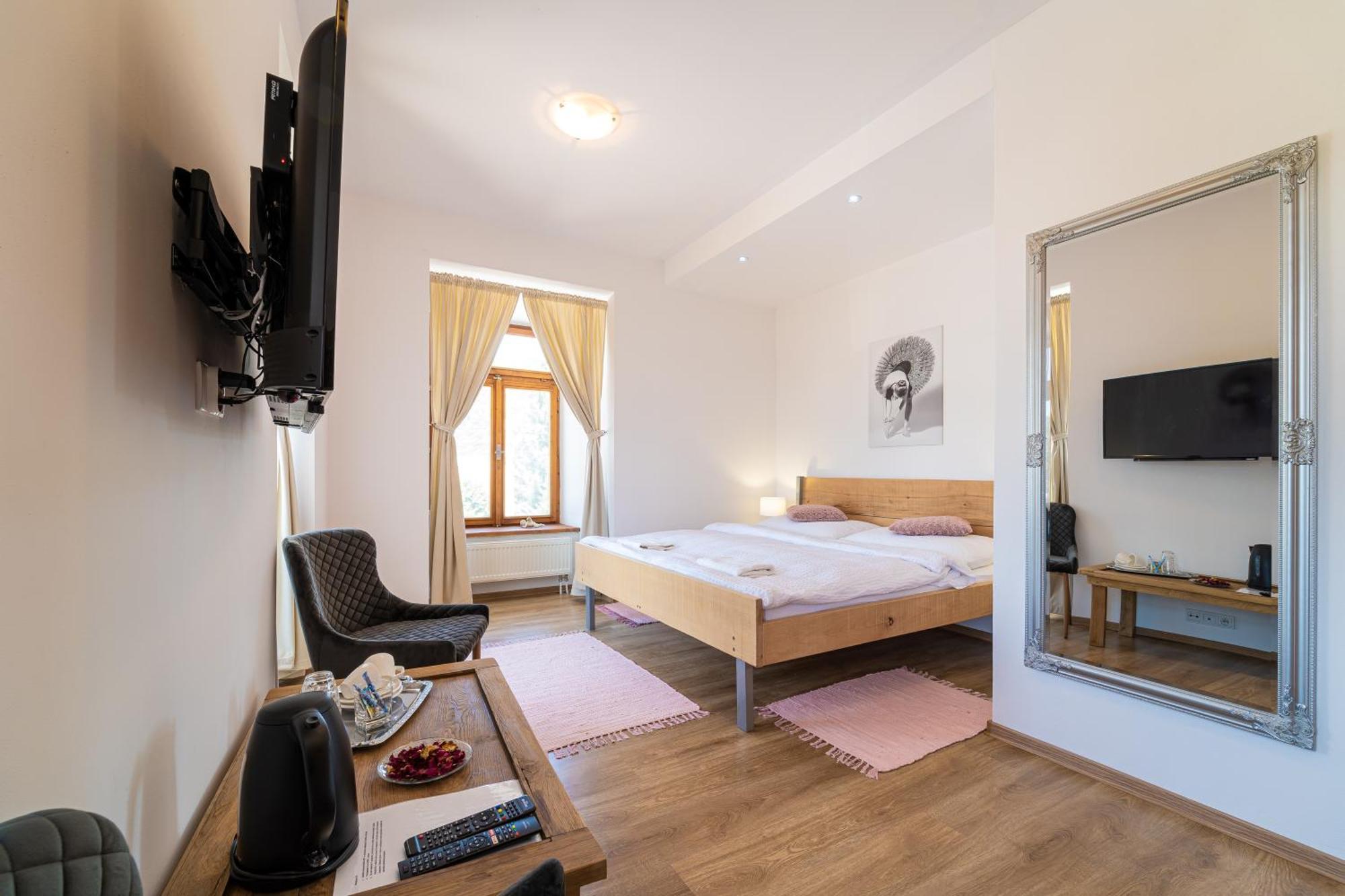 Bed & Breakfast Hugo Plesivec Екстер'єр фото