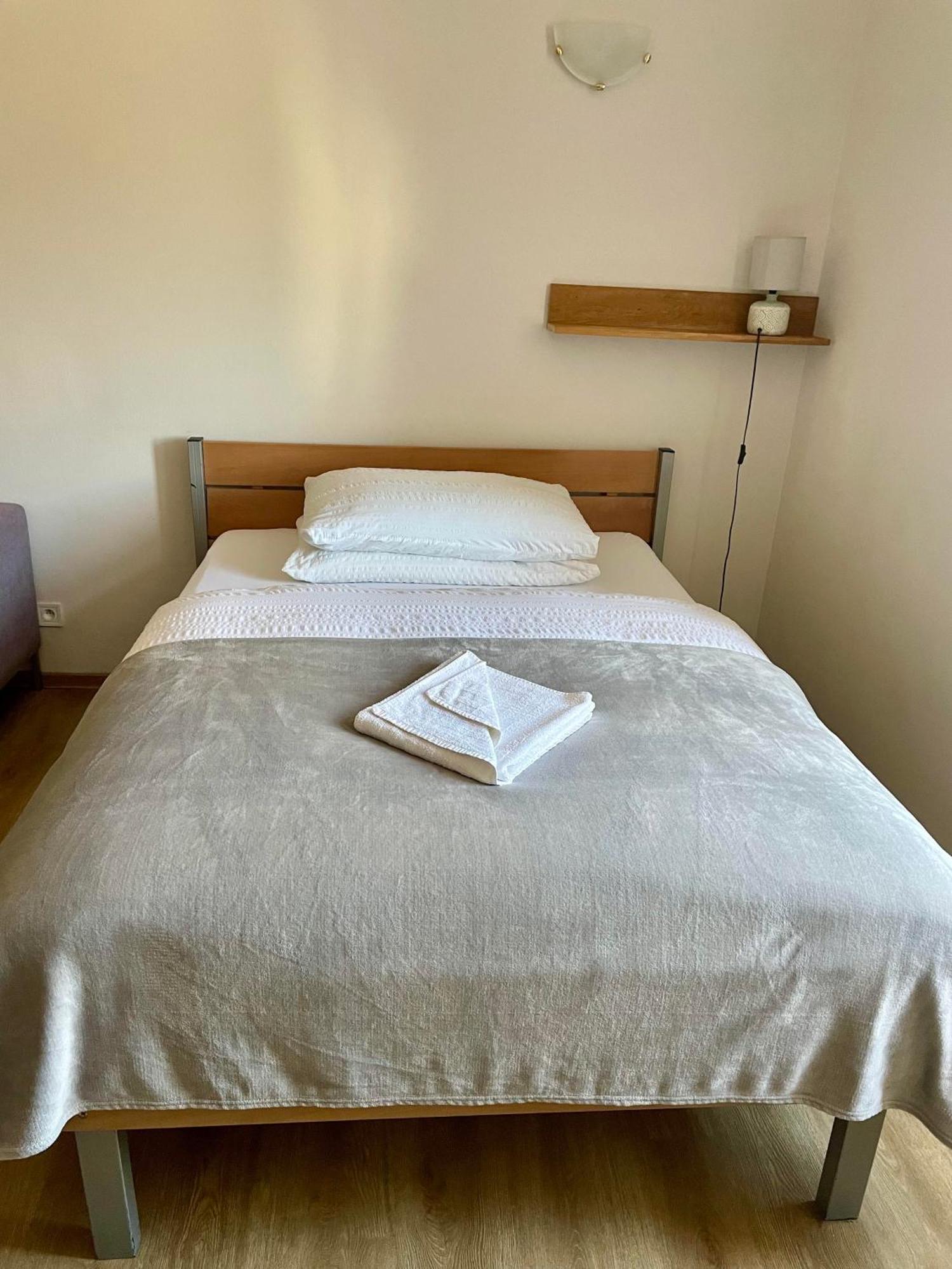 Bed & Breakfast Hugo Plesivec Екстер'єр фото