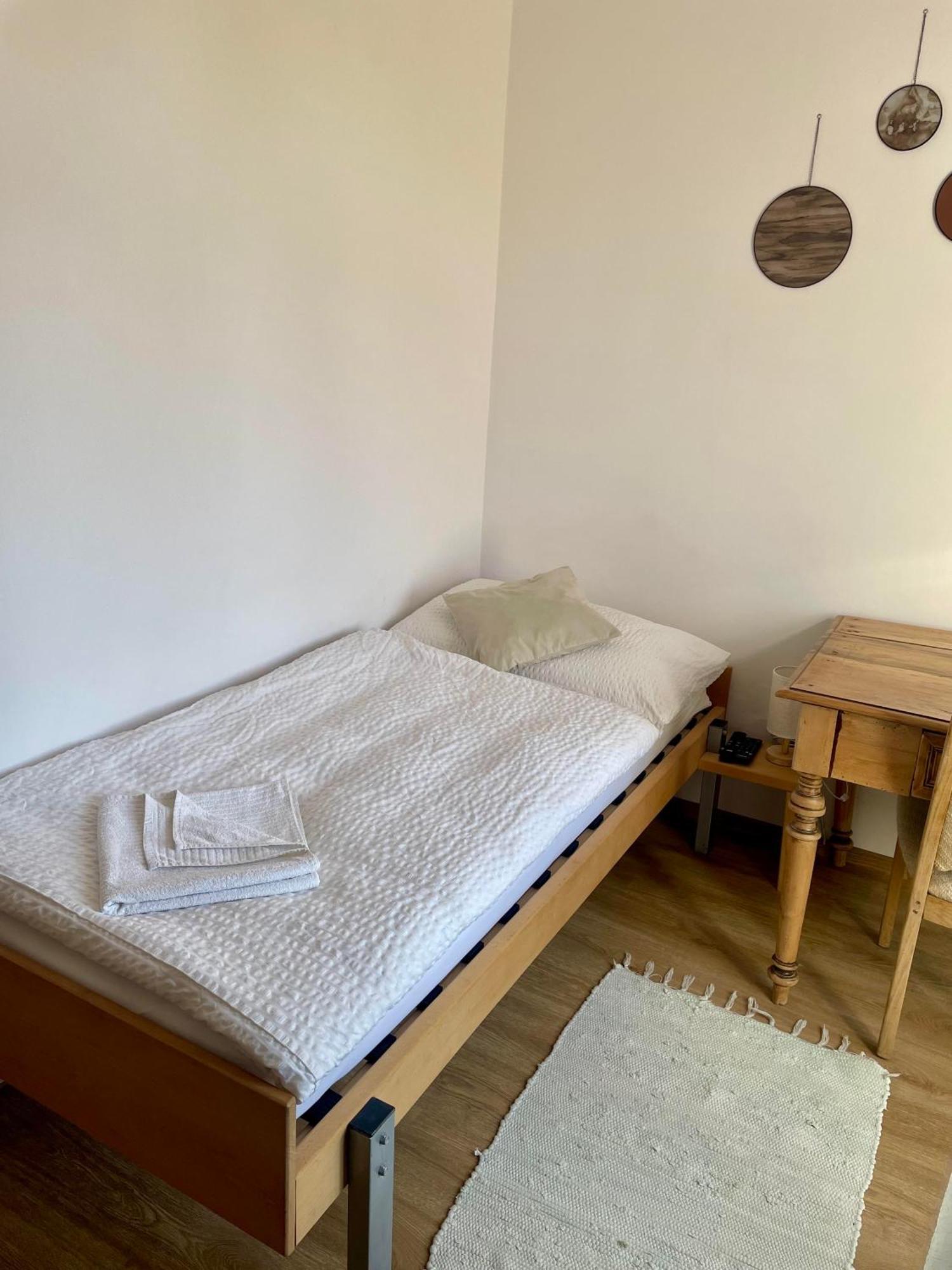 Bed & Breakfast Hugo Plesivec Екстер'єр фото
