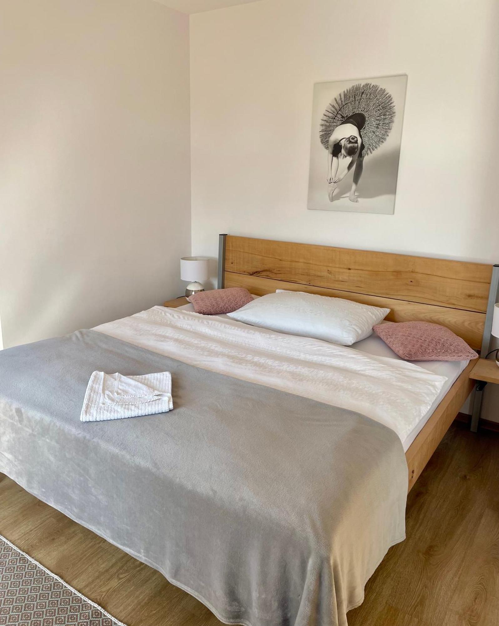 Bed & Breakfast Hugo Plesivec Екстер'єр фото