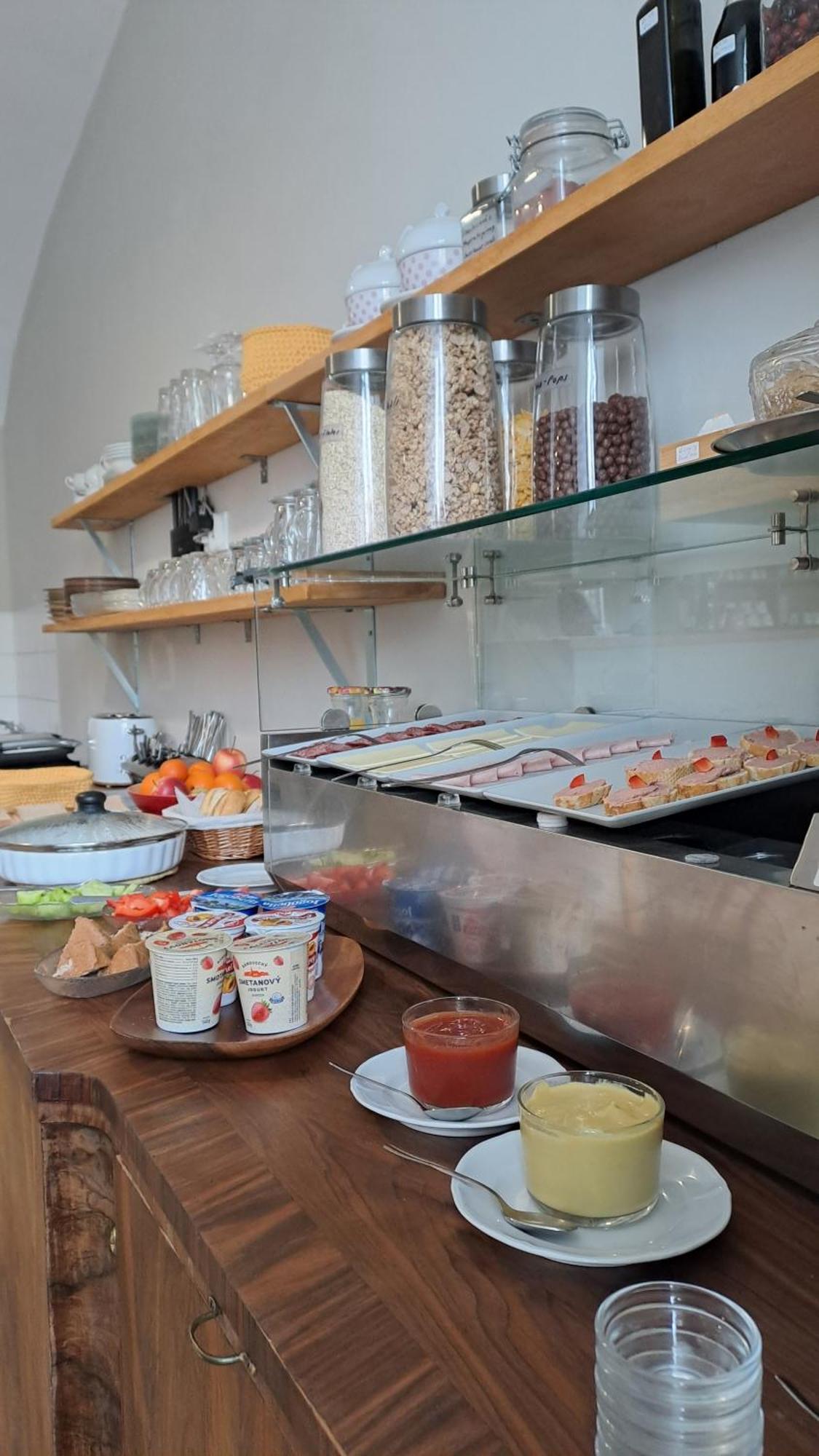 Bed & Breakfast Hugo Plesivec Екстер'єр фото